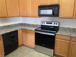 Photo #5: 2418676 Listing 