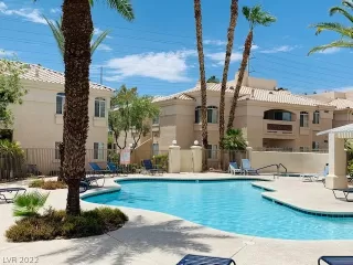 Photo #4: 2418686 Listing 