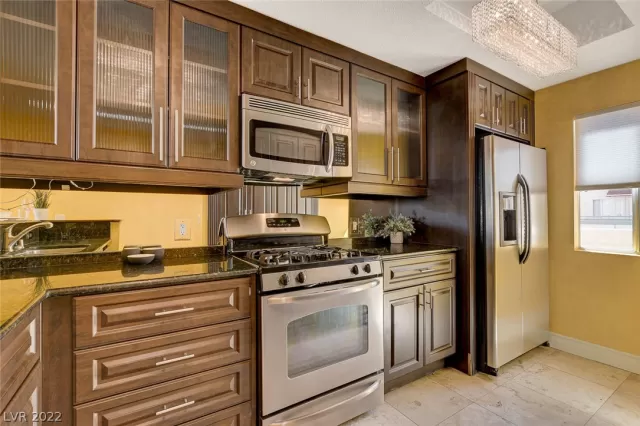 MLS: 2418694 Condo For Sale