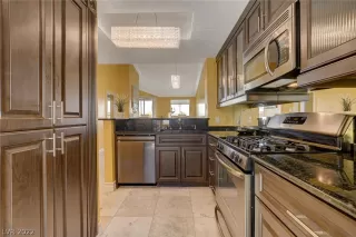 Photo #4: 2418694 Listing