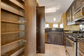 Photo #5: 2418694 Listing