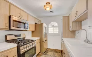 Photo #2: 2418697 Listing