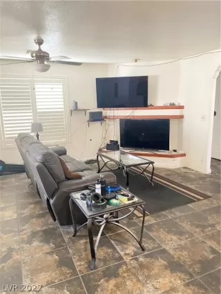 Photo #4: 2418697 Listing