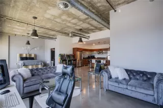 Photo #3: 2418700 Listing