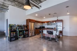 Photo #4: 2418700 Listing