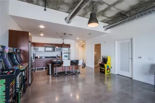 Photo #6: 2418700 Listing