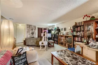 Photo #5: 2418733 Listing