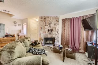 Photo #6: 2418733 Listing