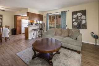 Photo #3: 2418740 Listing