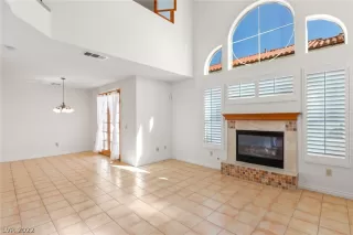 Photo #4: 2418771 Listing