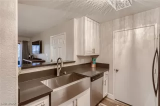 Photo #2: 2418781 Listing 