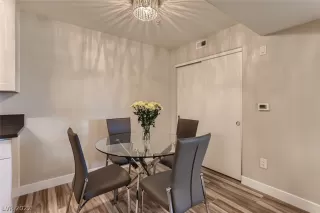 Photo #3: 2418781 Listing 