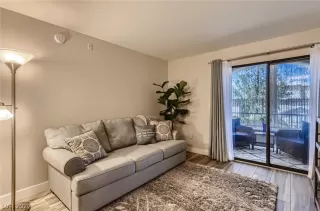 Photo #4: 2418781 Listing 