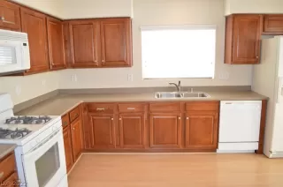 Photo #3: 2418804 Listing