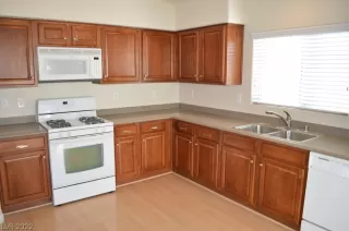 Photo #4: 2418804 Listing