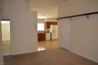 Photo #5: 2418804 Listing