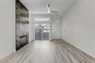 Photo #1: 2418806 Listing 