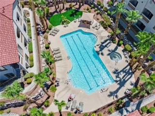 Photo #3: 2418806 Listing 