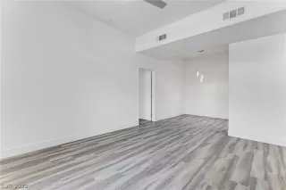 Photo #5: 2418806 Listing 