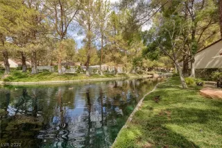 Photo #5: 2418841 Listing