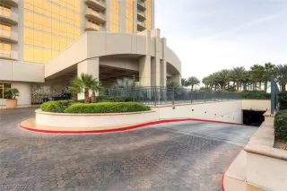 Photo #4: 2418860 Listing