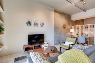 Photo #2: 2418862 Listing