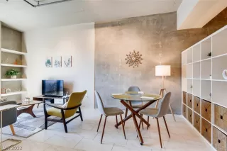 Photo #4: 2418862 Listing