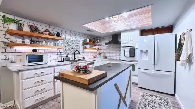 MLS: 2418881 Condo For Sale