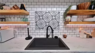 Photo #1: 2418881 Listing