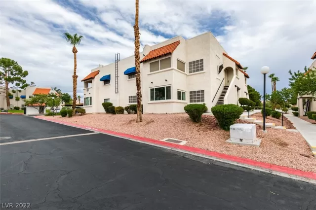 MLS: 2418901 Condo For Sale