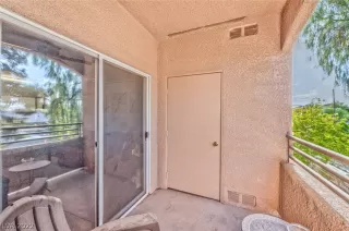 Photo #3: 2418909 Listing