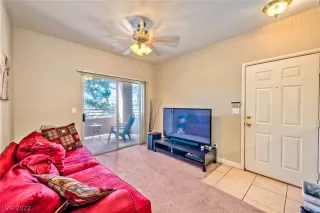 Photo #4: 2418909 Listing