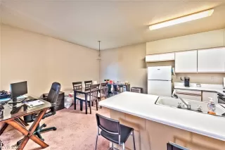 Photo #5: 2418909 Listing