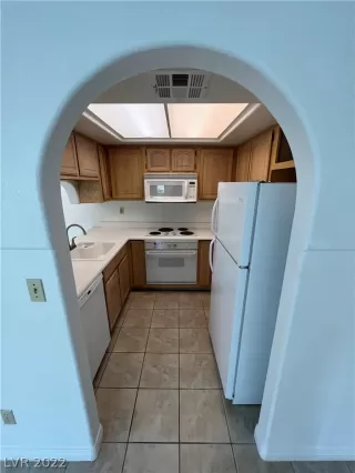 Photo #4: 2418960 Listing 