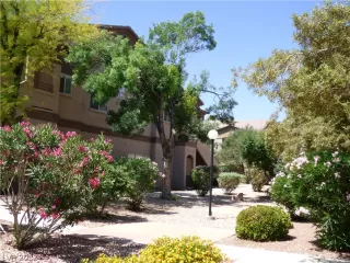 Photo #1: 2418987 Listing 