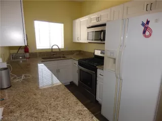 Photo #4: 2418987 Listing 