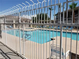 Photo #4: 2418995 Listing