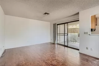 Photo #5: 2419034 Listing 