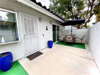 Photo #6: 2419137 Listing