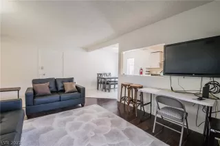 Photo #5: 2419142 Listing 