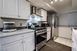 Photo #6: 2419142 Listing 