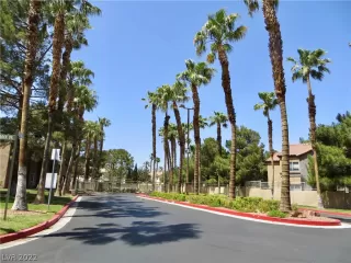 Photo #2: 2419156 Listing