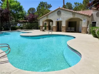 Photo #4: 2419156 Listing