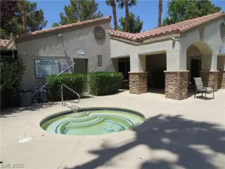 Photo #5: 2419156 Listing