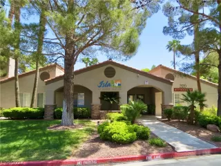 Photo #6: 2419156 Listing