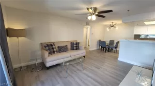 Photo #3: 2419228 Listing