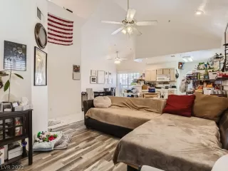 Photo #5: 2419232 Listing