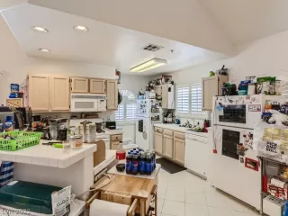 Photo #6: 2419232 Listing