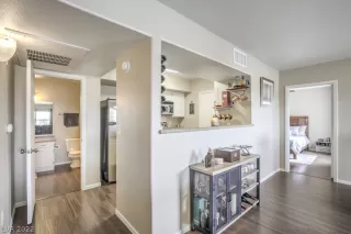 Photo #4: 2419240 Listing