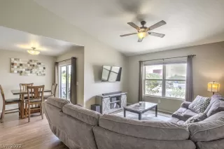 Photo #5: 2419240 Listing